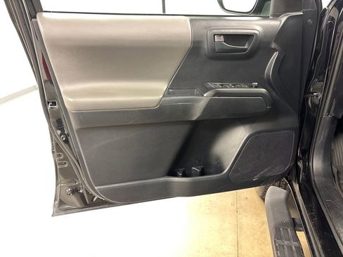 Used 2018 Toyota Tacoma SR w/ SR Convenience Package image 22