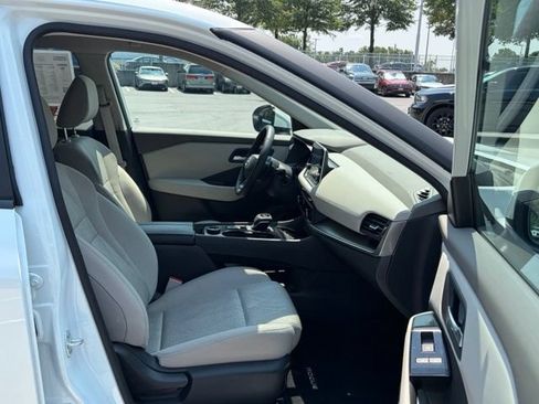 Certified 2025 Nissan Rogue SV AWD/4WD image 29