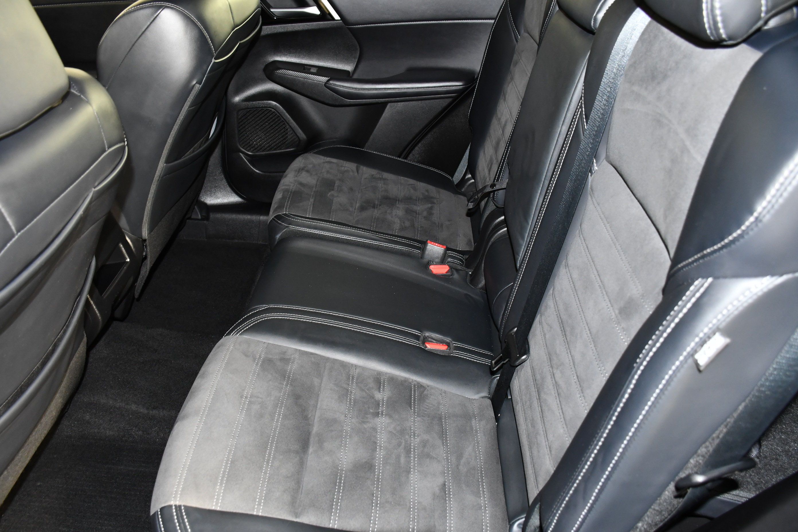 Used 2023 Mitsubishi Outlander SE AWD/4WD image 48