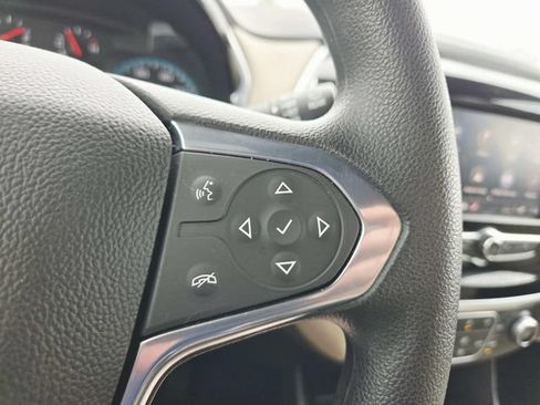 Used 2022 Chevrolet Traverse LS AWD/4WD image 19