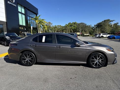 Used 2023 Toyota Camry SE image 6