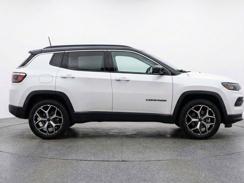 Used 2025 Jeep Compass Limited AWD/4WD image 11