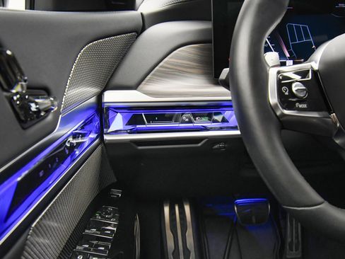 Used 2024 BMW 760i xDrive w/ Premium Package 2 image 35