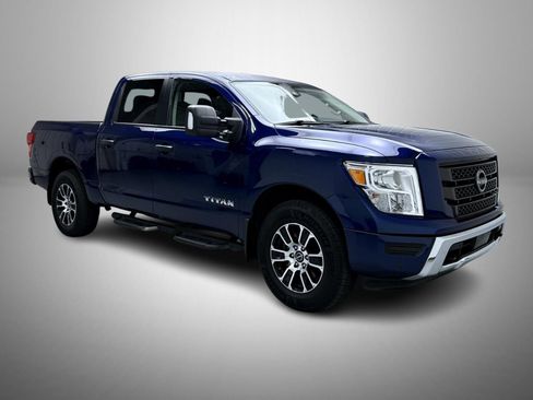Used 2023 Nissan Titan SV w/ SV Convenience Package AWD/4WD image 3