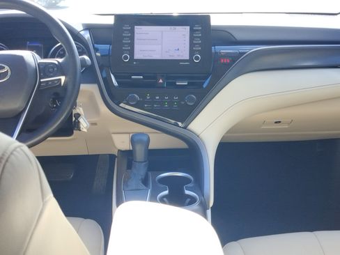 Used 2021 Toyota Camry LE image 15