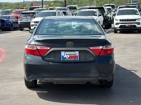 Used 2015 Toyota Camry SE FWD image 6