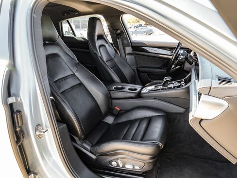 Used 2018 Porsche Panamera 4 AWD/4WD image 28