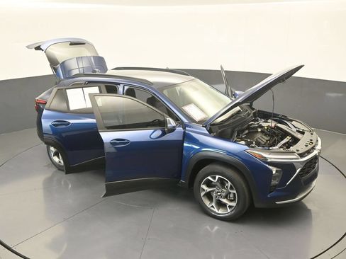 Used 2024 Chevrolet Trax LT FWD image 56