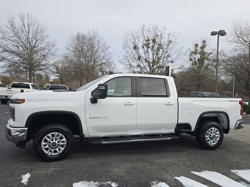 Certified 2025 Chevrolet Silverado 2500 LT w/ Convenience Package image 28