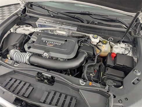Used 2024 Cadillac XT4 Premium Luxury image 37