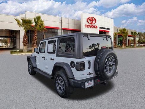 Used 2020 Jeep Wrangler Unlimited Freedom Edition image 6