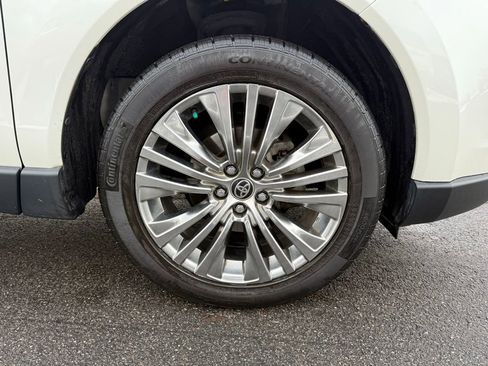 Used 2022 Toyota Venza Limited w/ Advanced Technology Package image 26