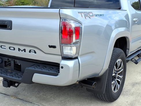 Used 2022 Toyota Tacoma TRD Sport w/ Technology Package image 8