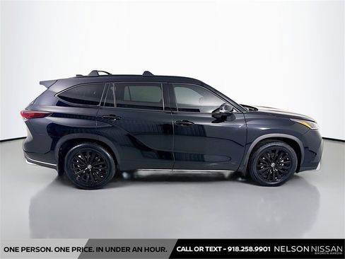 Used 2024 Toyota Highlander XSE image 4