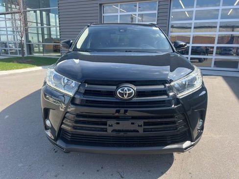 Used 2017 Toyota Highlander SE image 2