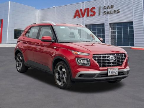 Used 2025 Hyundai Venue SEL FWD image 3