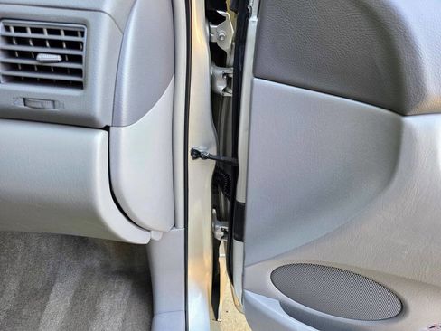 Used 2010 Toyota Sienna LE FWD image 23