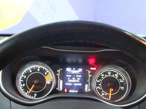 Used 2019 Jeep Cherokee Latitude w/ Cold Weather Group FWD image 18