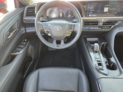 Used 2024 Toyota Crown Limited image 12