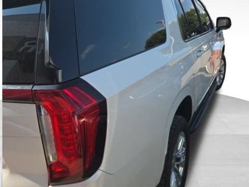 Used 2022 GMC Yukon XL SLT w/ SLT Premium Package AWD/4WD image 14