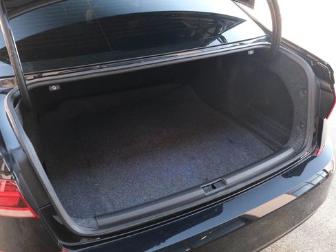 Used 2022 Volkswagen Passat 2.0T R-Line image 18