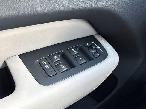 New 2026 Volvo XC60 B5 Plus w/ Protection Package Premier image 18