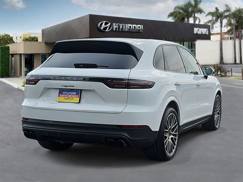 Used 2022 Porsche Cayenne Platinum Edition image 3