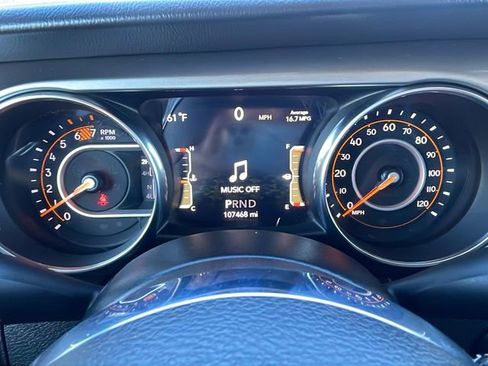 Used 2020 Jeep Wrangler Unlimited Sahara image 23