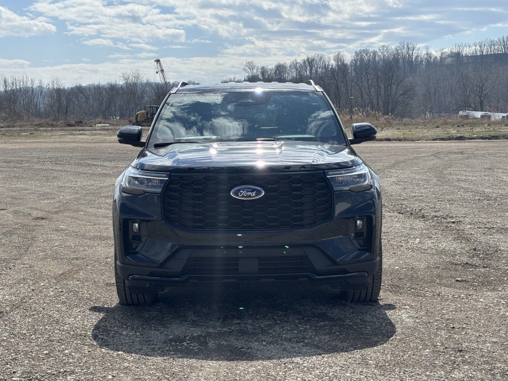 New 2026 Ford Explorer ST-Line w/ ST-Line Street Pack AWD/4WD image 3