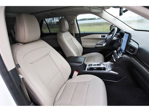 Certified 2022 Ford Explorer Limited w/ Limited Technology Package image 28