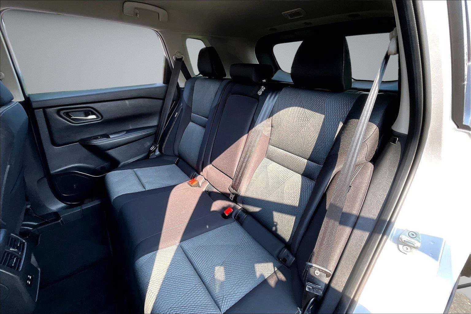 Used 2025 Nissan Rogue SV AWD/4WD image 23