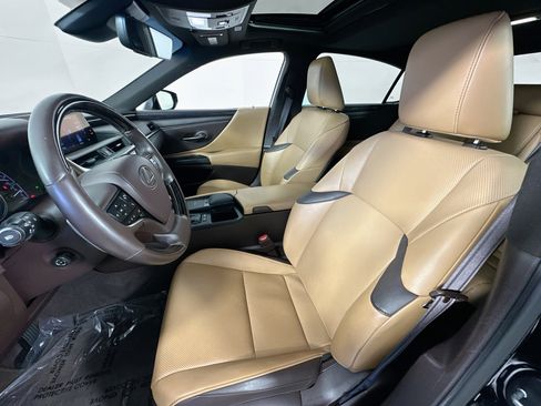 Used 2019 Lexus ES 300h w/ Premium Package image 21