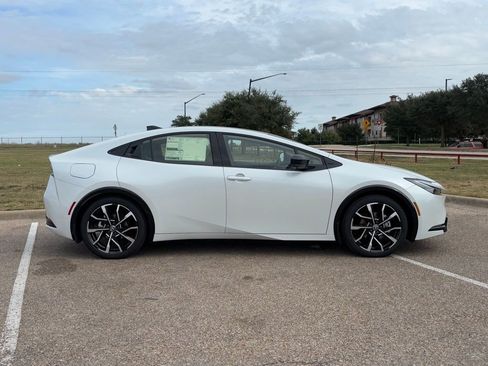 New 2026 Toyota Prius Plug-In Hybrid image 5