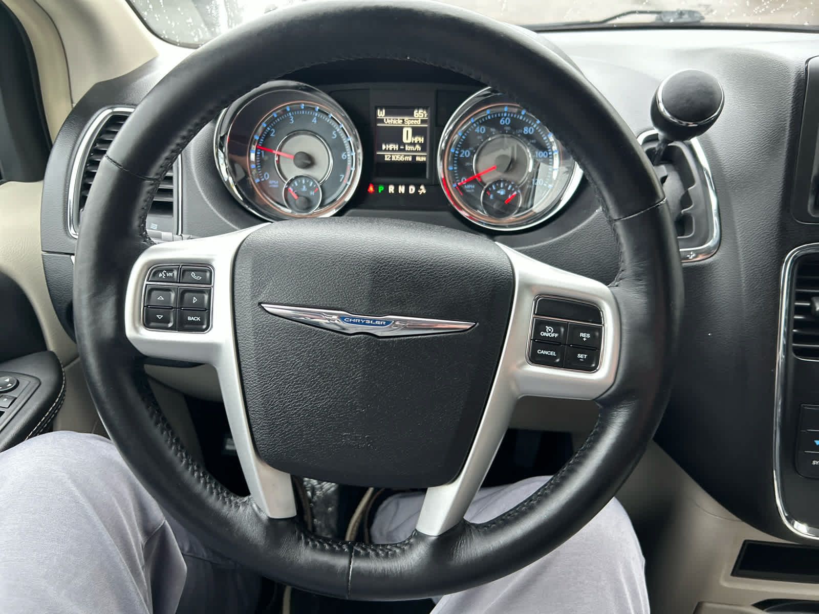 Used 2015 Chrysler Town & Country Touring w/ Driver Convenience Group FWD image 15