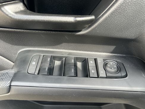Certified 2025 Toyota Tacoma SR5 AWD/4WD image 16