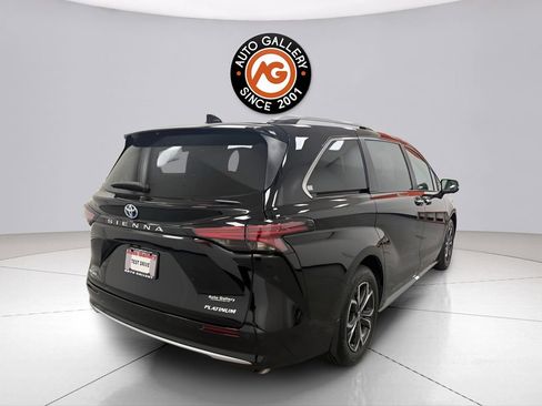 Used 2025 Toyota Sienna Platinum AWD/4WD image 3