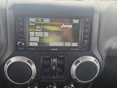 Used 2015 Jeep Wrangler Unlimited Sahara w/ Dual Top Group image 23