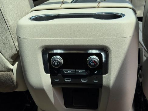 Used 2023 GMC Yukon Denali w/ Advanced Technology Package AWD/4WD image 18