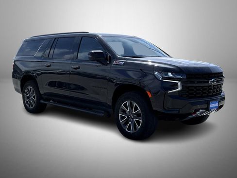 Used 2024 Chevrolet Suburban Z71 w/ Luxury Package AWD/4WD image 3