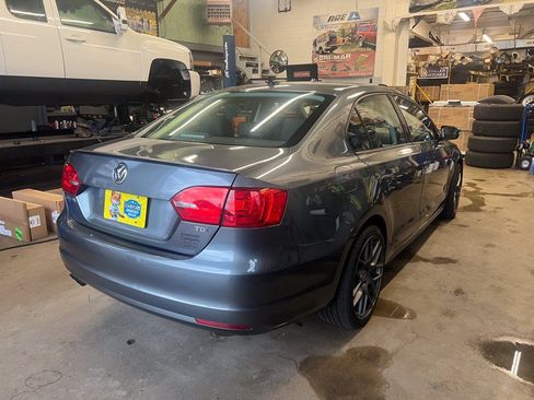 Used 2012 Volkswagen Jetta TDI FWD image 3