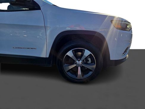 Used 2022 Jeep Cherokee Limited image 2