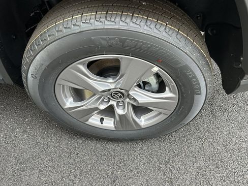 Used 2025 Toyota RAV4 XLE image 20