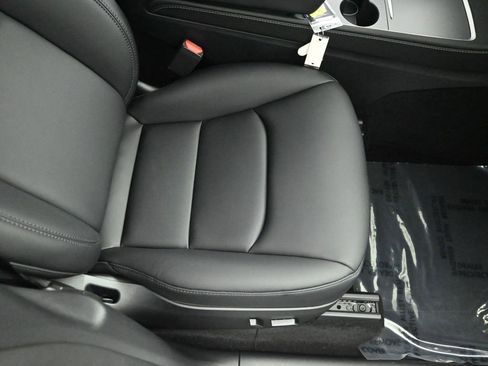 Used 2023 Tesla Model Y Long Range image 27