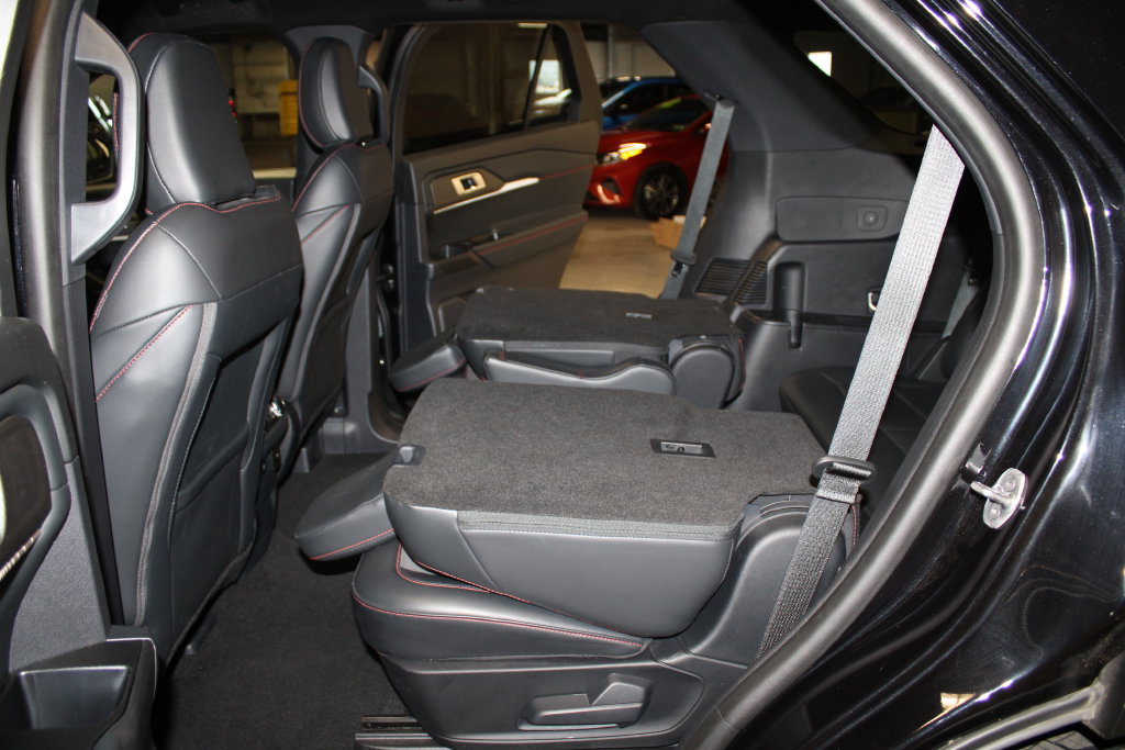 Used 2025 Ford Explorer ST-Line AWD/4WD image 27