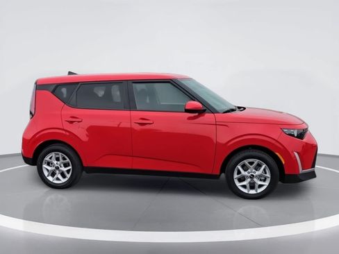 Used 2024 Kia Soul LX w/ Option Group 015 FWD image 9