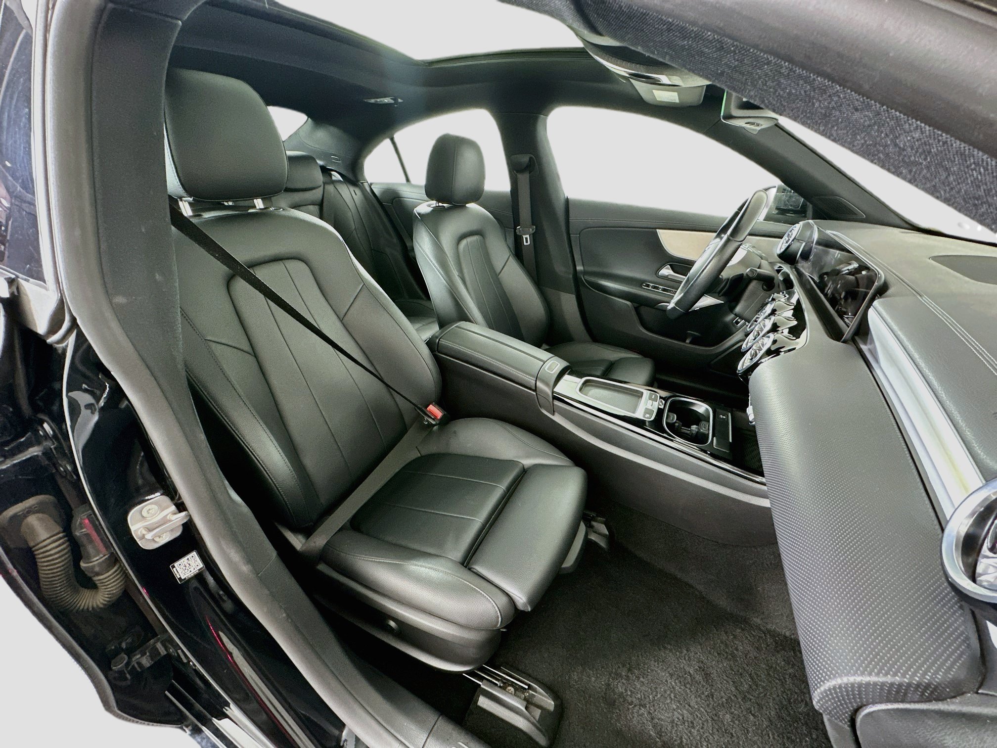 Used 2025 Mercedes-Benz CLA 250 image 33