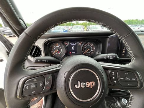 Used 2025 Jeep Gladiator Sport AWD/4WD image 15