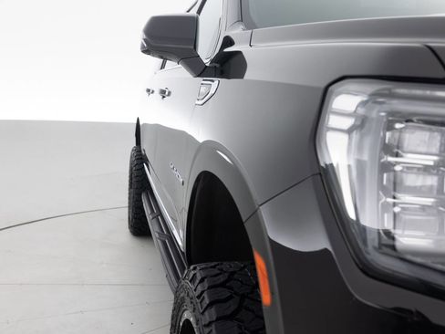 Used 2022 GMC Yukon XL SLT w/ SLT Luxury Package image 11