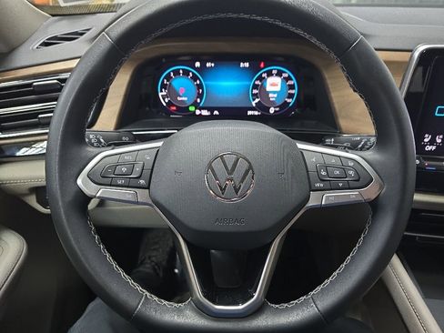 Used 2024 Volkswagen Atlas SE AWD/4WD image 18