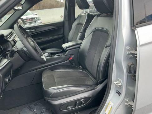 Used 2023 Jeep Grand Cherokee L Laredo image 9